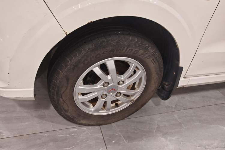 Used Wuling Hongguang 2018 1.5L S Comfort Model L2B Left Front Wheel Hub
