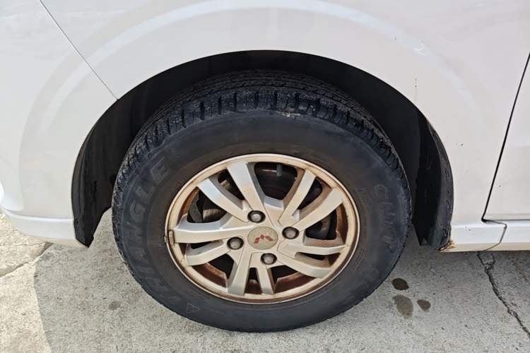 Used Wuling Hongguang 2018 1.5L S Standard Version L2B Left Front Wheel Hub