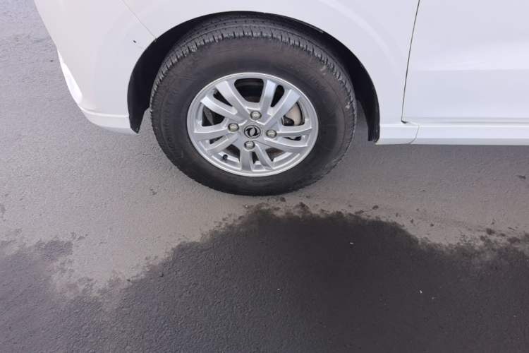 Used Wuling Hongguang 2018 1.5L S Comfort Model L2B Left Front Wheel Hub
