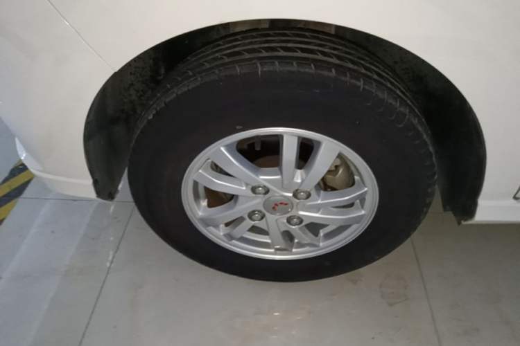 Used Wuling Hongguang 2018 1.5L S Comfort Model L2B Left Front Wheel Hub