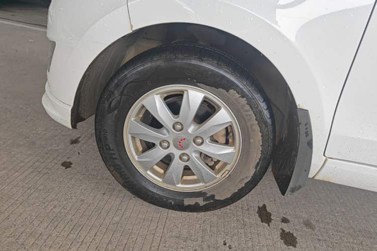 Used Wuling Hongguang 2018 1.5L Classic S Standard Model Left Front Wheel Hub