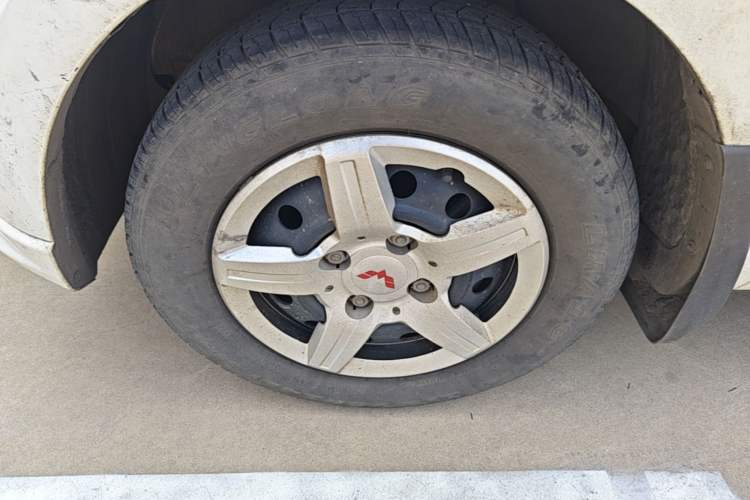 Used Wuling Hongguang 2018 1.2L Classic S Base Model Left Front Wheel Hub