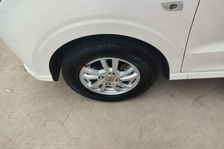 Used Wuling Hongguang 2018 1.5L S Comfort Model L2B Left Front Wheel Hub
