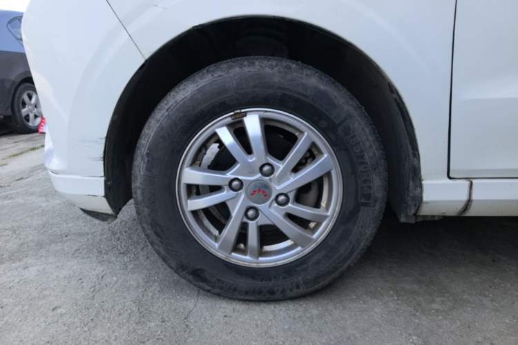 Used Wuling Hongguang 2018 1.5L S Comfort Model L2B Left Front Wheel Hub