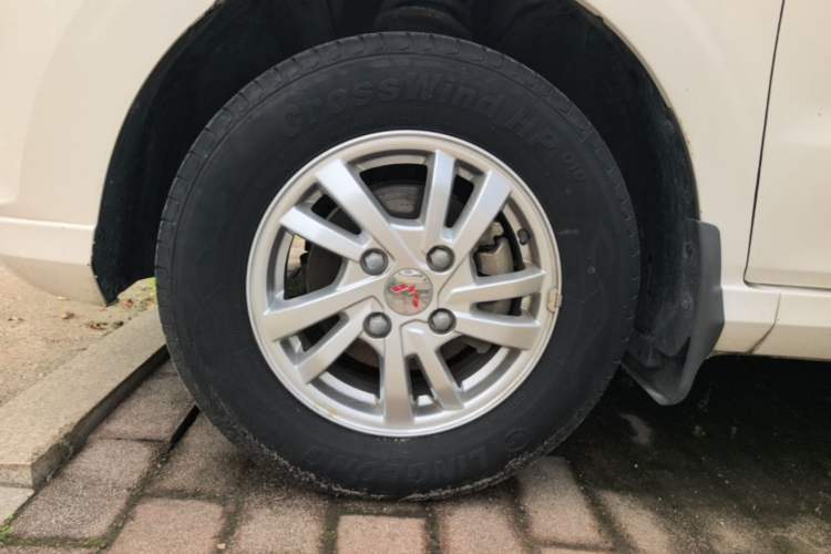 Used Wuling Hongguang 2018 1.5L S Comfort Model L2B Left Front Wheel Hub