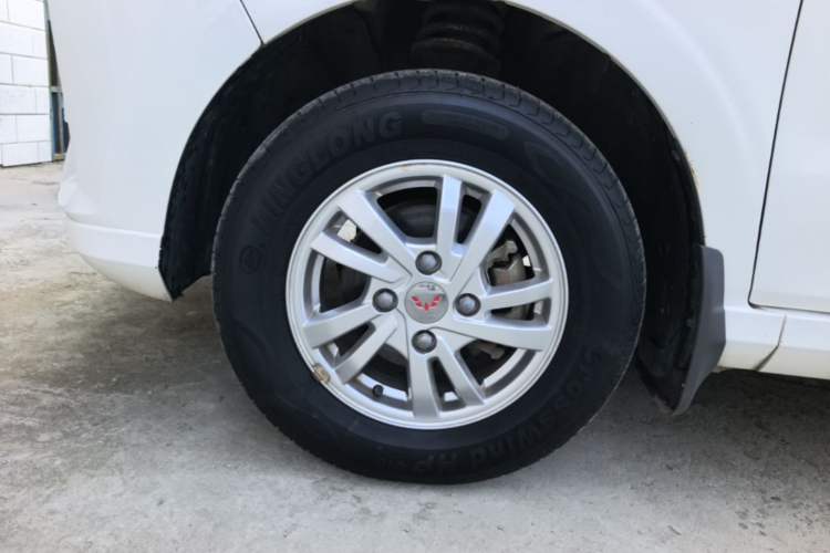 Used Wuling Hongguang 2018 1.5L S Comfort Model L2B Left Front Wheel Hub