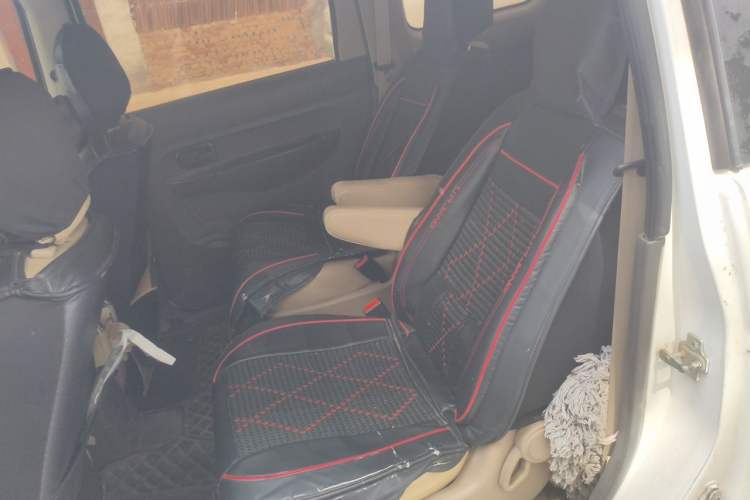 Used Wuling Hongguang 2018 1.5L S Standard Version L2B Left Rear Seat