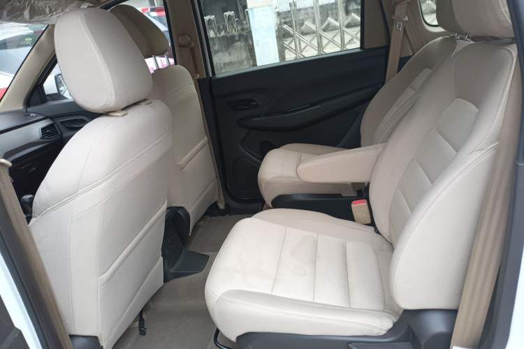 Used Wuling Hongguang 2018 1.5L S Standard Version L2B Left Rear Seat