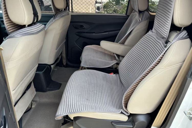 Used Wuling Hongguang 2018 1.5L S Standard Version L2B Left Rear Seat