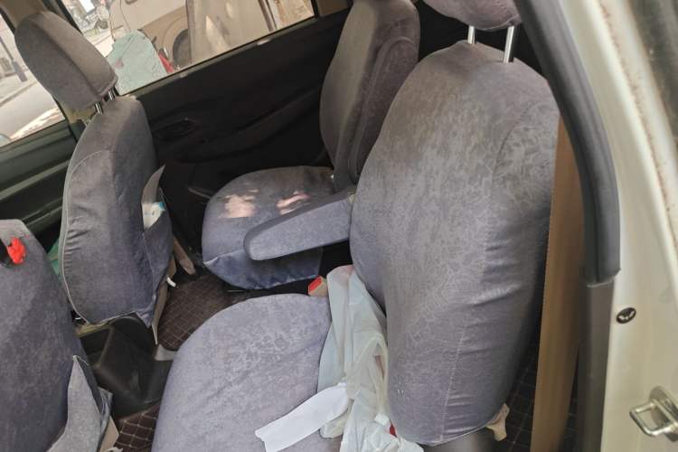 Used Wuling Hongguang 2018 1.5L S Standard Version L2B Left Rear Seat