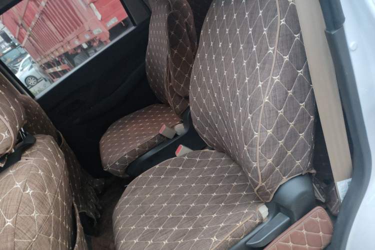Used Wuling Hongguang 2018 1.5L S Standard Version L2B Left Rear Seat