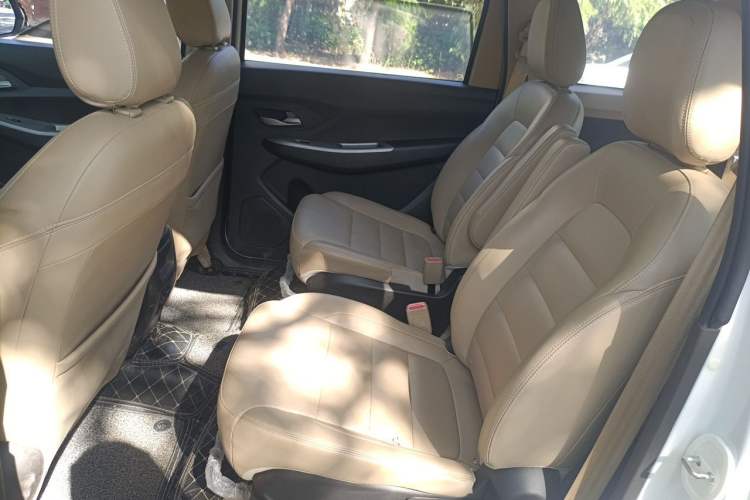 Used Wuling Hongguang 2018 1.5L S Comfort Model L2B Left Rear Seat