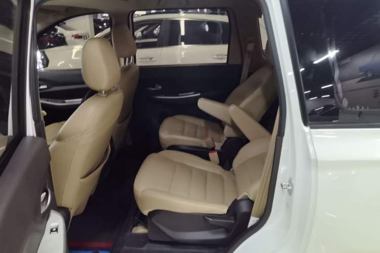 Used Wuling Hongguang 2018 1.5L S Comfort Model L2B Left Rear Seat