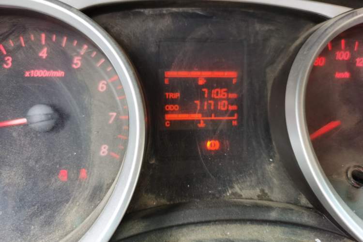 Used Wuling Hongguang 2018 1.5L S Standard Version L2B Odometer Close Up