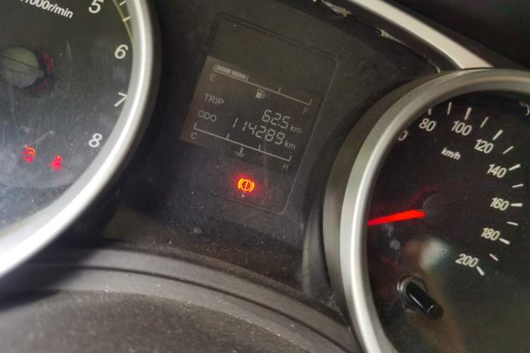 Used Wuling Hongguang 2018 1.5L S Standard Version L2B Odometer Close Up
