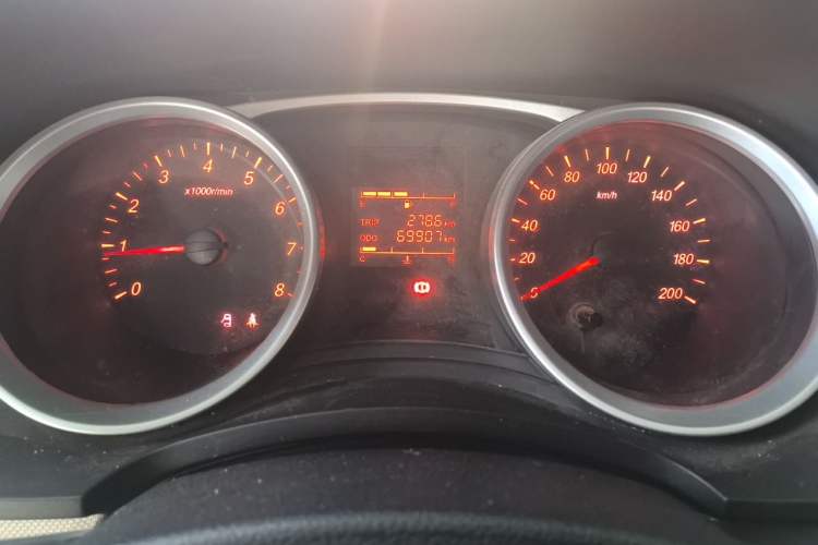 Used Wuling Hongguang 2018 1.5L Classic S Standard Model Odometer Close Up