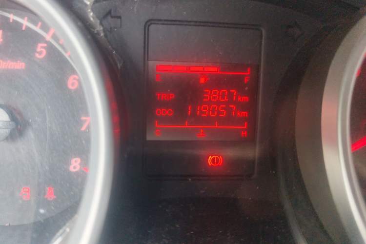 Used Wuling Hongguang 2018 1.5L S Standard Version L2B Odometer Close Up