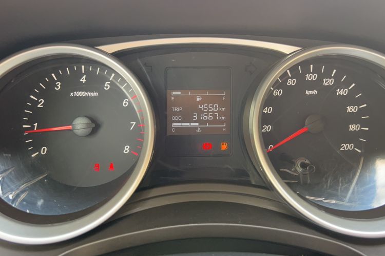 Used Wuling Hongguang 2018 1.5L S Standard Version L2B Odometer Close Up