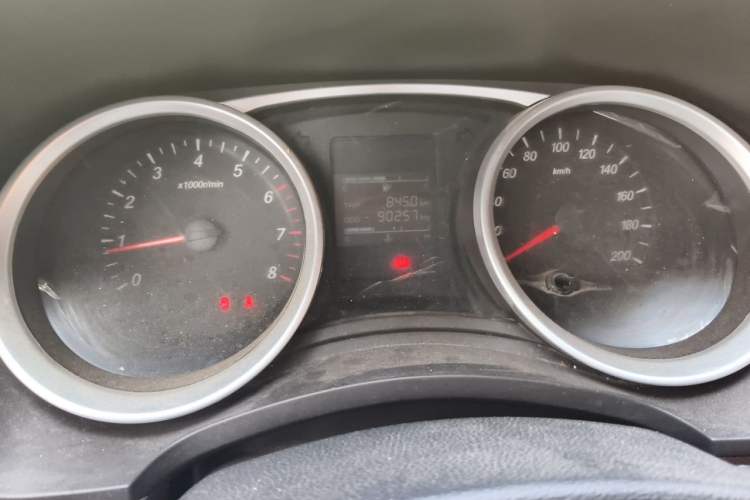 Used Wuling Hongguang 2018 1.5L S Comfort Model L2B Odometer Close Up