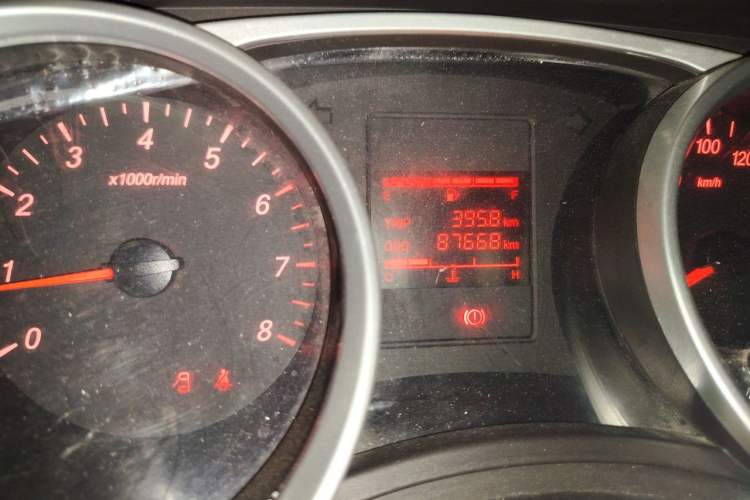 Used Wuling Hongguang 2018 1.5L S Standard Version L2B Odometer Close Up