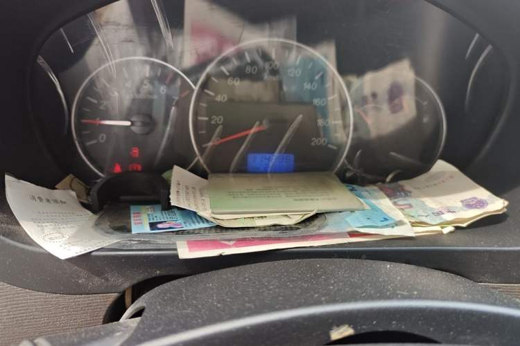 Used Wuling Hongguang 2018 1.5L S Standard Version L2B Odometer Close Up