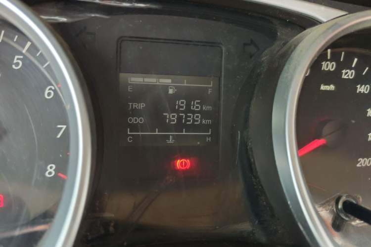 Used Wuling Hongguang 2018 1.5L S Comfort Model L2B Odometer Close Up