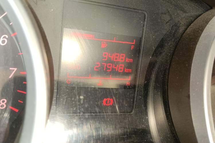 Used Wuling Hongguang 2018 1.5L S Standard Version L2B Odometer Close Up