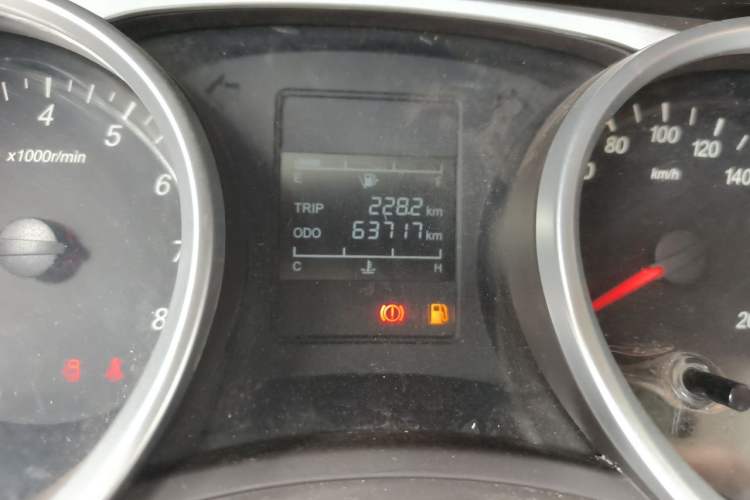Used Wuling Hongguang 2018 1.5L S Comfort Model L2B Odometer Close Up