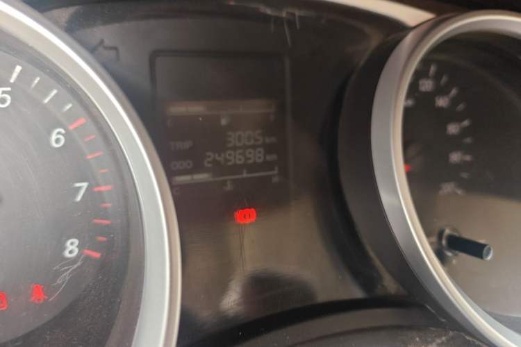 Used Wuling Hongguang 2018 1.5L S Comfort Model L2B Odometer Close Up