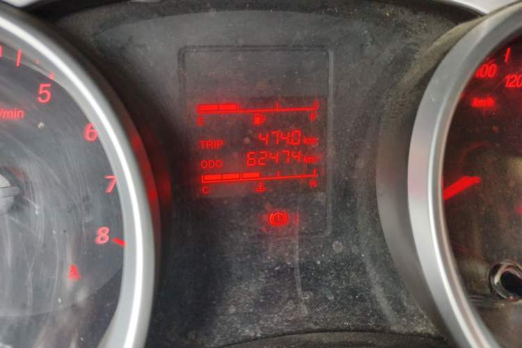 Used Wuling Hongguang 2018 1.5L S Standard Version L2B Odometer Close Up