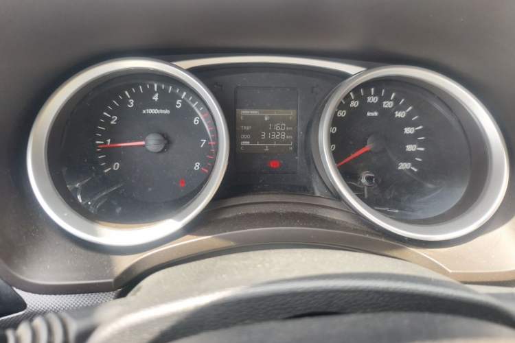 Used Wuling Hongguang 2018 1.5L S Standard Version L2B Odometer Close Up