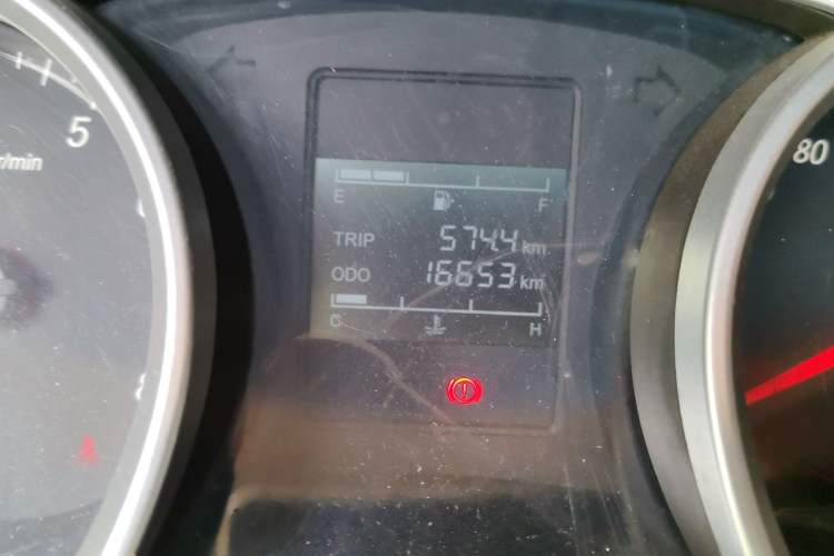 Used Wuling Hongguang 2018 1.5L S Comfort Model L2B Odometer Close Up
