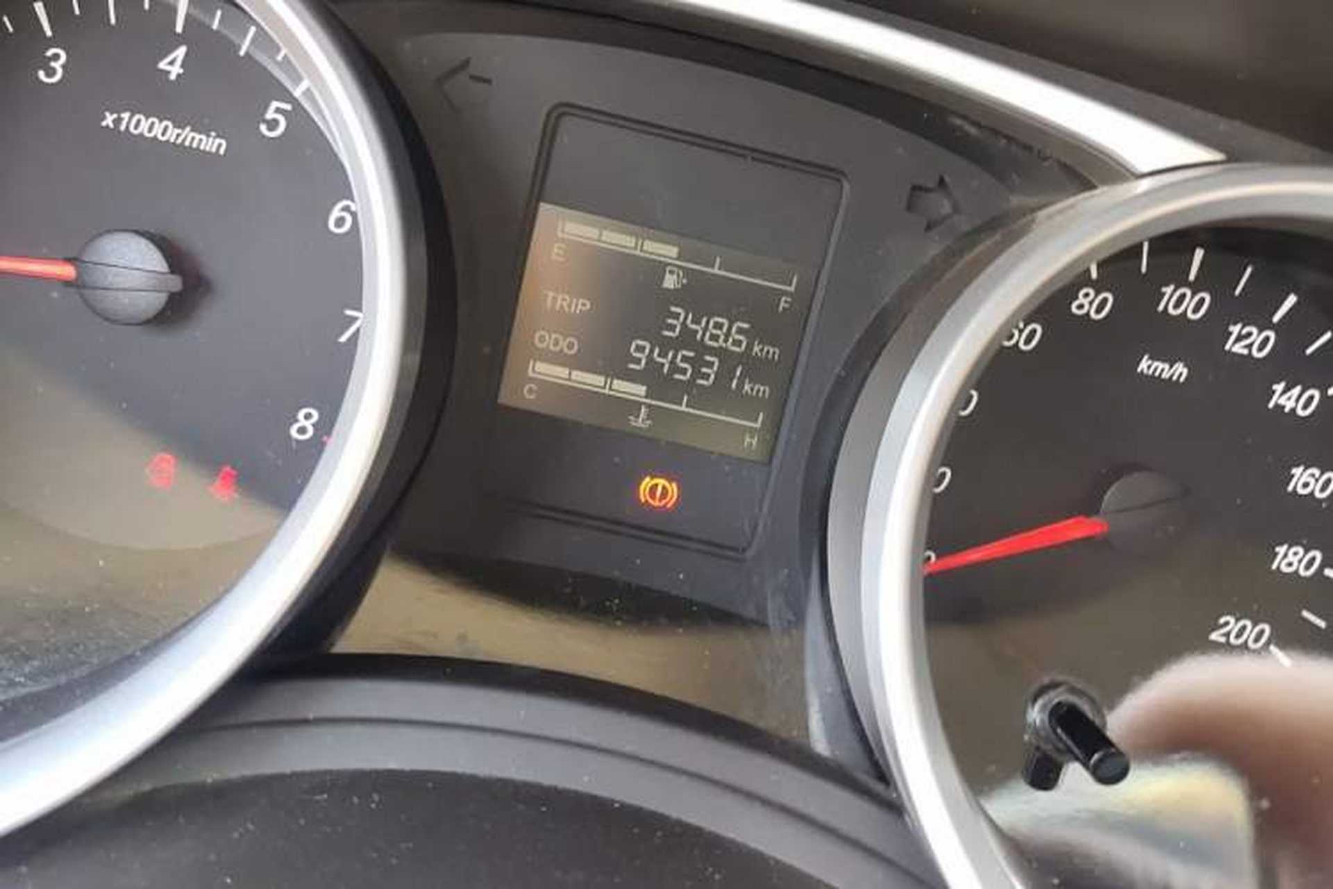 Used Wuling Hongguang 2018 1.5L S Comfort Model L2B Odometer Close Up