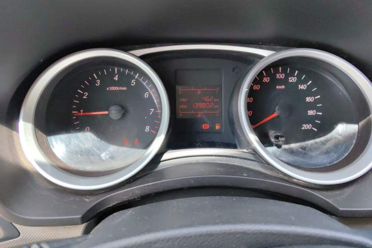 Used Wuling Hongguang 2018 1.5L S Standard Version L2B Odometer Close Up