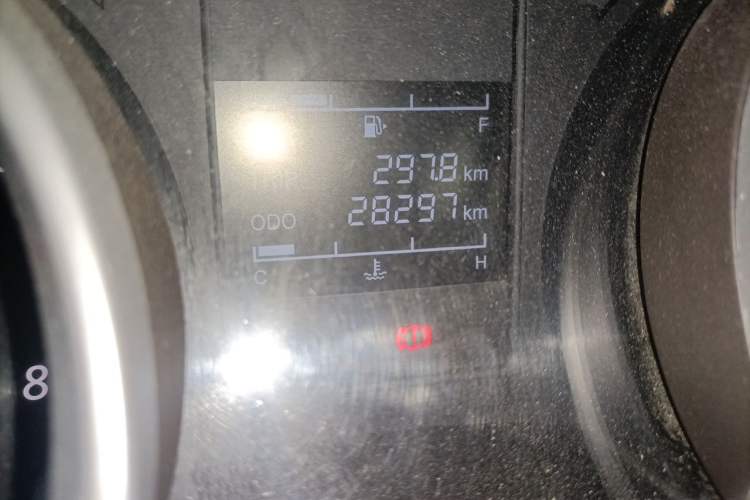 Used Wuling Hongguang 2018 1.5L S Comfort Model L2B Odometer Close Up