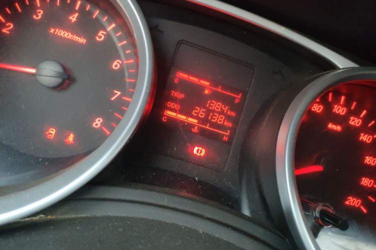 Used Wuling Hongguang 2018 1.5L S Standard Version L2B Odometer Close Up