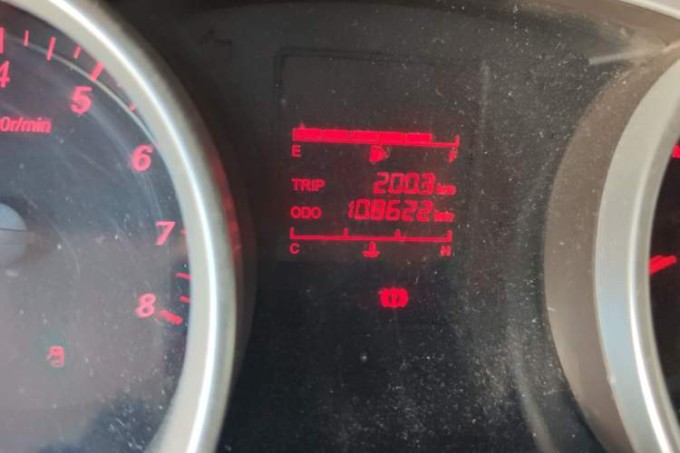 Used Wuling Hongguang 2018 1.5L S Standard Version L2B Odometer Close Up