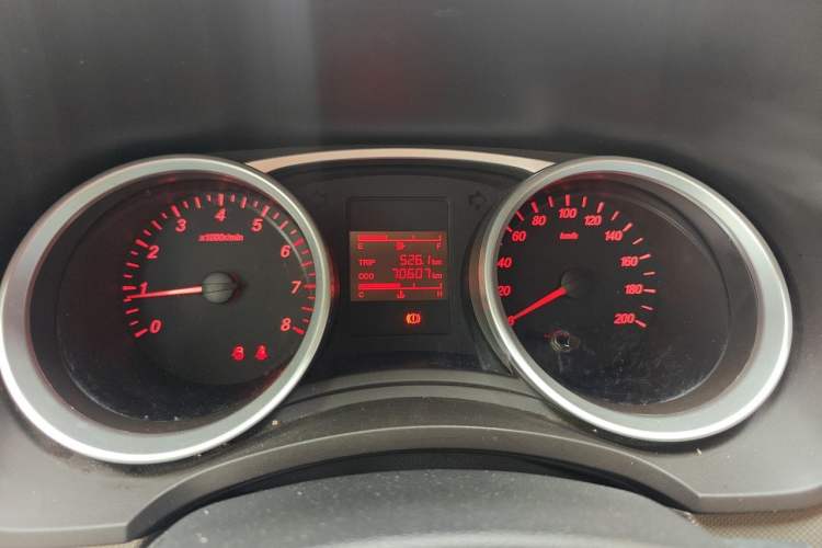 Used Wuling Hongguang 2018 1.5L S Standard Version L2B Odometer Close Up