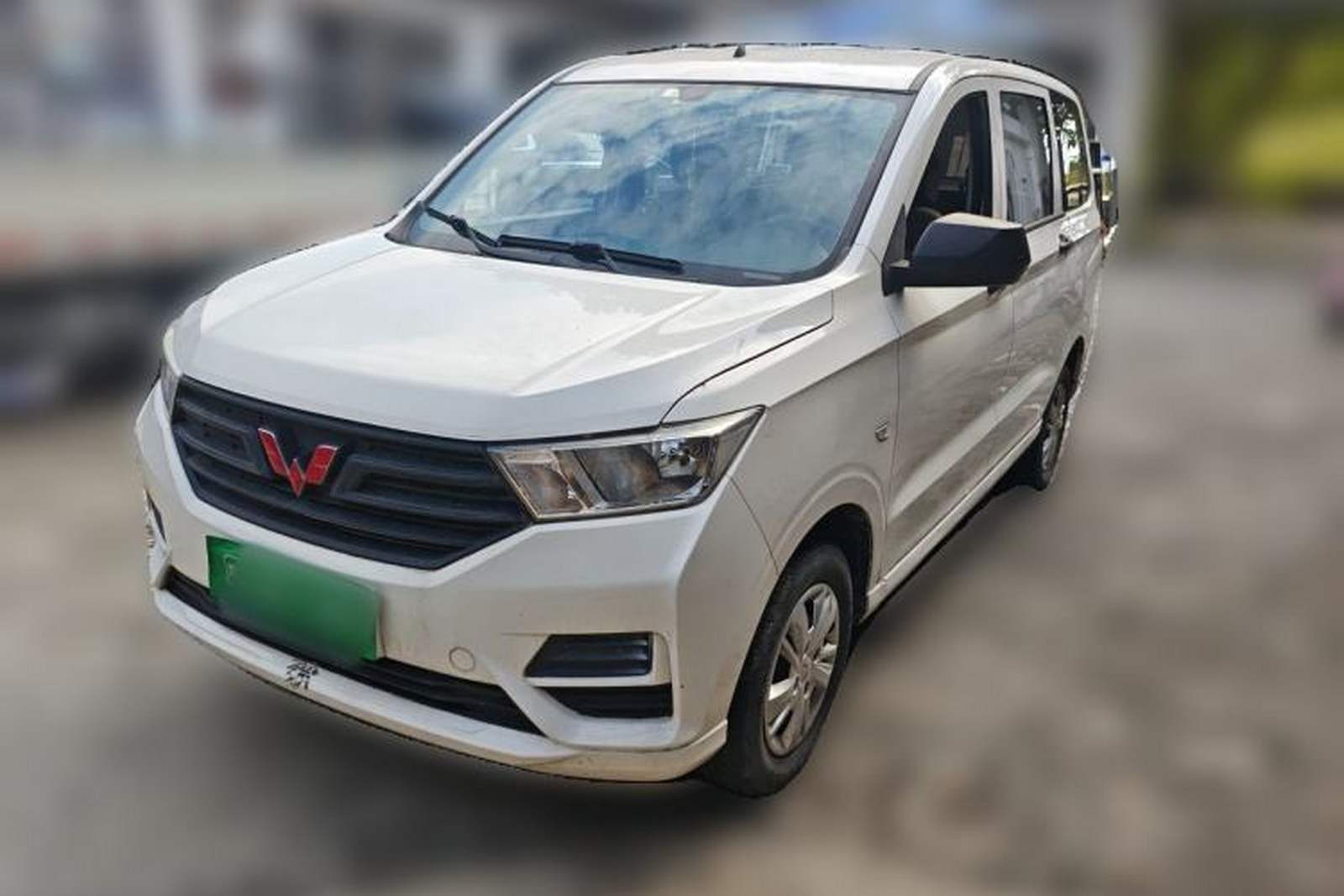 Фото Wuling с площадки