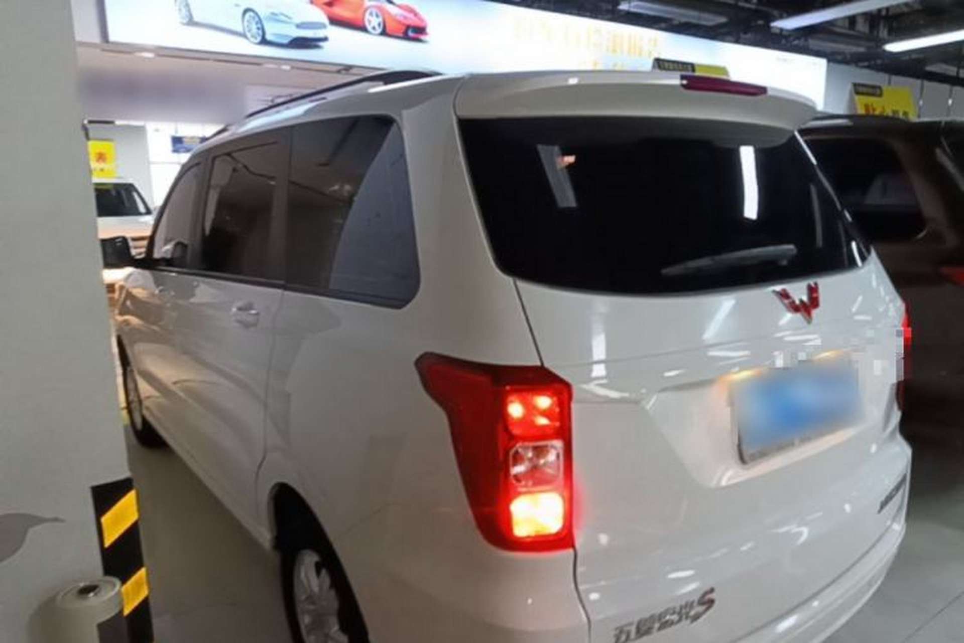 Used Wuling Hongguang 2018 1.5L S Comfort Model L2B Rear Left 45 Deg