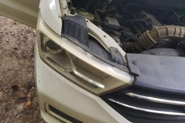 Used Wuling Hongguang 2018 1.5L S Standard Version L2B Right Front Headlight