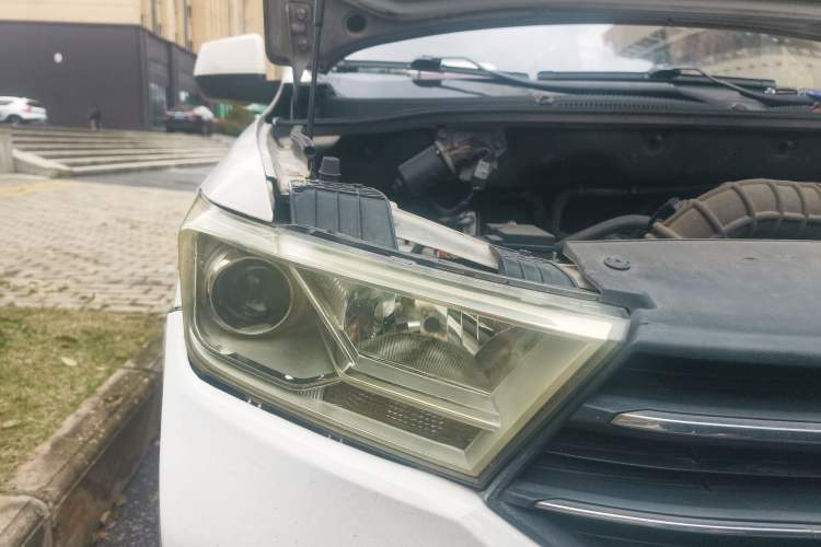 Used Wuling Hongguang 2018 1.5L S Standard Version L2B Right Front Headlight