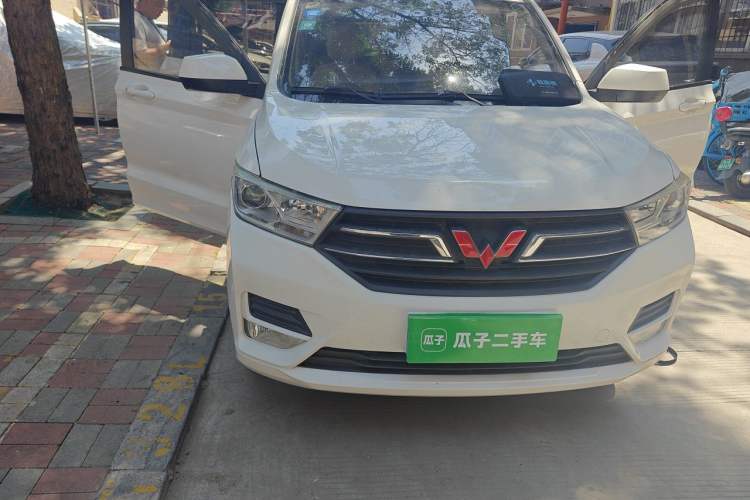 Used Wuling Hongguang 2018 1.5L S Comfort Model L2B Right Front Headlight