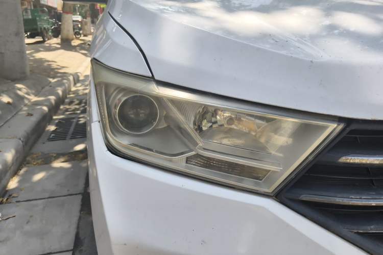Used Wuling Hongguang 2018 1.5L S Comfort Model L2B Right Front Headlight