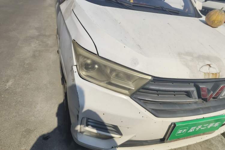Used Wuling Hongguang 2018 1.5L S Comfort Model L2B Right Front Headlight