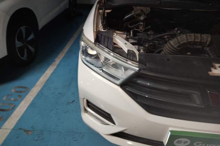 Used Wuling Hongguang 2018 1.5L S Standard Version L2B Right Front Headlight