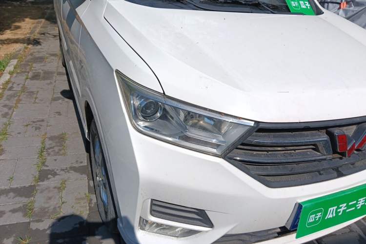 Used Wuling Hongguang 2018 1.5L S Standard Version L2B Right Front Headlight