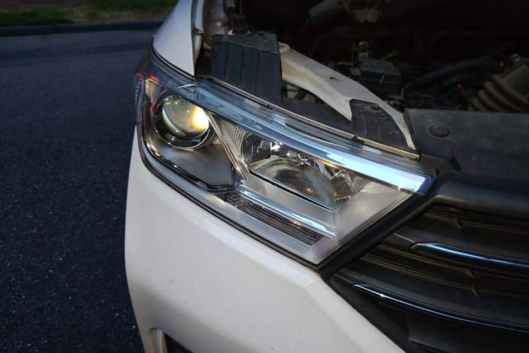 Used Wuling Hongguang 2018 1.5L S Standard Version L2B Right Front Headlight