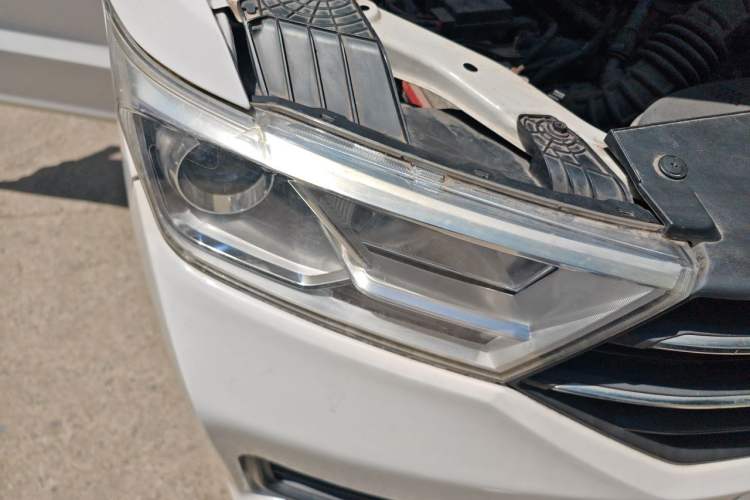 Used Wuling Hongguang 2018 1.5L S Comfort Model L2B Right Front Headlight