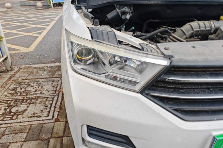 Used Wuling Hongguang 2018 1.5L S Comfort Model L2B Right Front Headlight